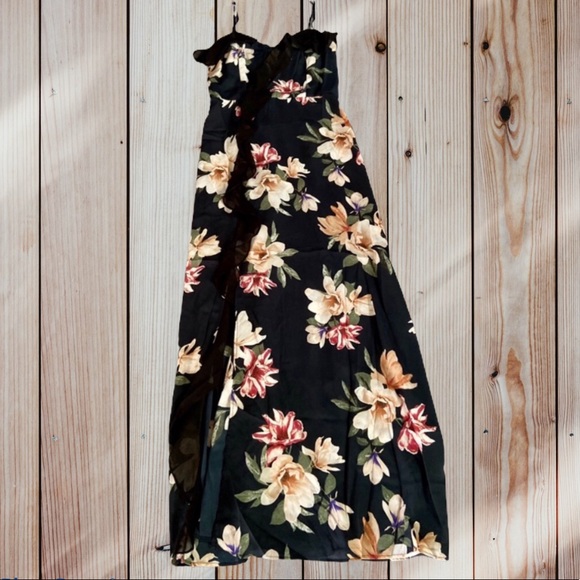 BLACK FLORAL RUFFLED DETAIL MAXI DRESS - Picture 5 of 10
